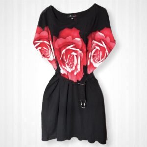 vestido negro con flores rojas corto