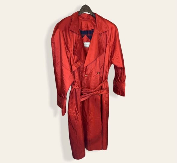 gabardina roja para mujer